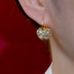 Boucles d'oreilles élégantes en or pour femmes, ornées de pierres précieuses et de cristaux