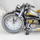 Réveil créatif en forme de moto