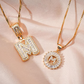 Collier avec pendentif lettre de l'alphabet en or